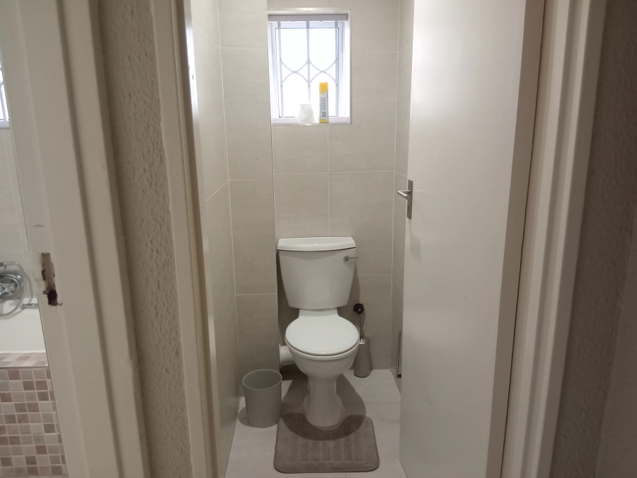 To Let 3 Bedroom Property for Rent in Kenilworth Western Cape